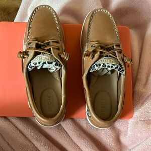 Women’s Sperry never worn no tags